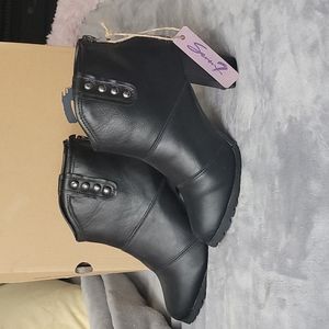 Seven boots NWT